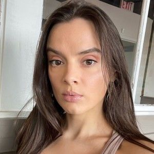 Meet your Posher, Lara